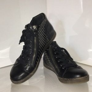 Black studded w/ dual zippers flats leather upper.